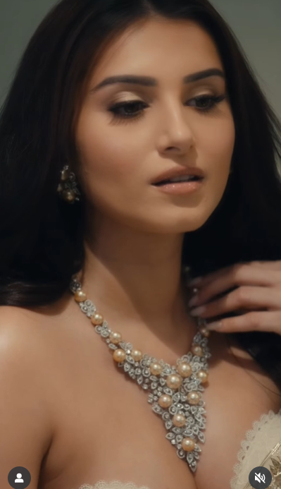 Tara Sutaria Turns Showstopper in 18K Gold Corset at India Couture Week 2025 959264