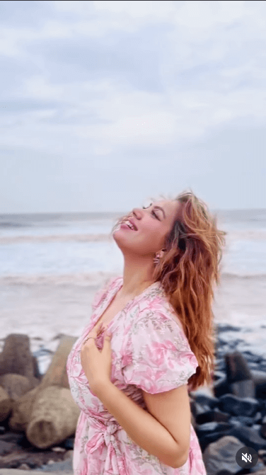 TMKOC's Munmun Dutta Embraces Monsoon Bliss In Floral Dress On Serene Beach Day 955580
