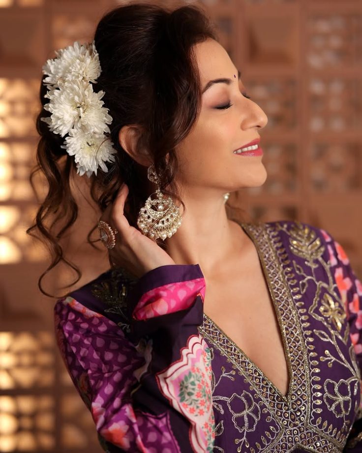 TMKOC's Munmun Dutta, Sunayana Fozdar & Palak Sindhwani Blossom In Ethnic Looks With Floral Hairstyles 957329