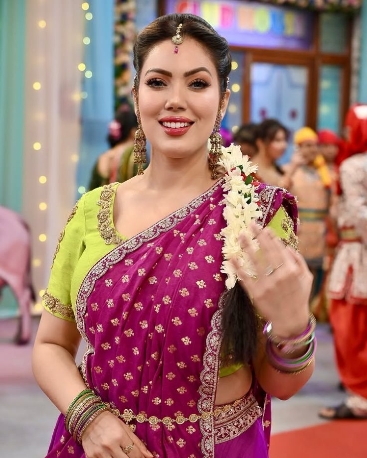 TMKOC's Munmun Dutta, Sunayana Fozdar & Palak Sindhwani Blossom In Ethnic Looks With Floral Hairstyles 957321