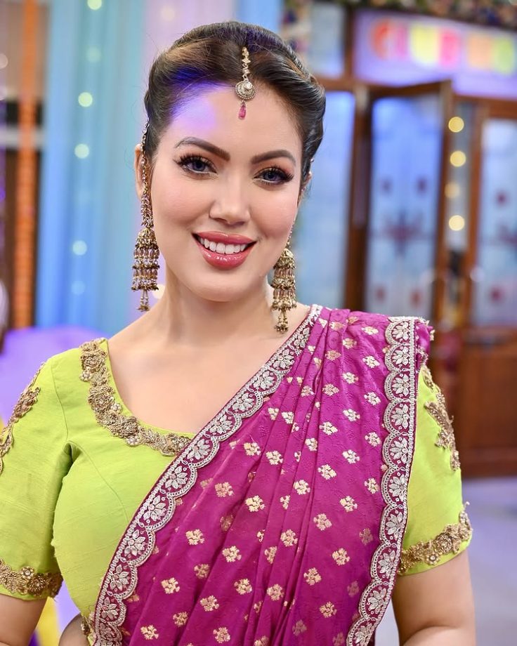 TMKOC's Munmun Dutta, Sunayana Fozdar & Palak Sindhwani Blossom In Ethnic Looks With Floral Hairstyles 957322