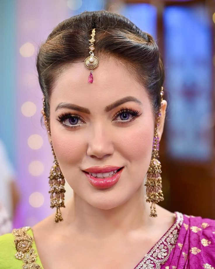 TMKOC's Munmun Dutta, Sunayana Fozdar & Palak Sindhwani Blossom In Ethnic Looks With Floral Hairstyles 957323