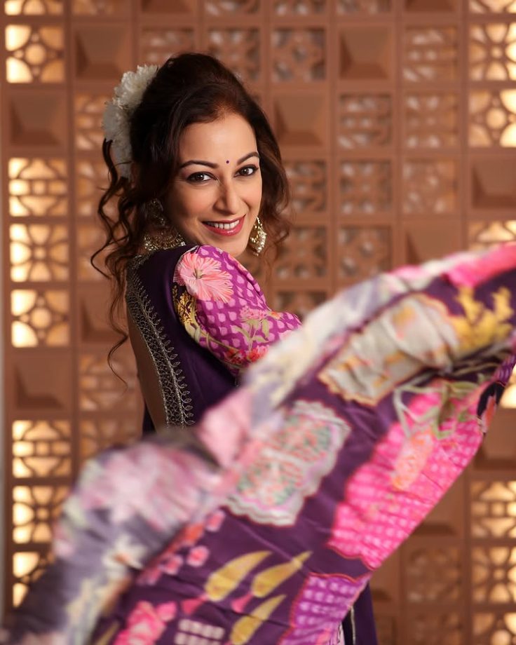 TMKOC's Munmun Dutta, Sunayana Fozdar & Palak Sindhwani Blossom In Ethnic Looks With Floral Hairstyles 957326