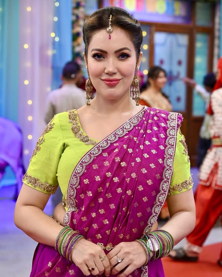TMKOC's Munmun Dutta, Sunayana Fozdar & Palak Sindhwani Blossom In Ethnic Looks With Floral Hairstyles 957320