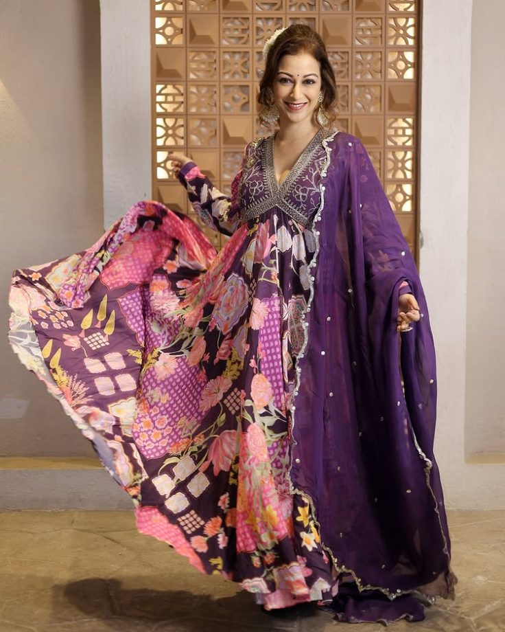 TMKOC's Munmun Dutta, Sunayana Fozdar & Palak Sindhwani Blossom In Ethnic Looks With Floral Hairstyles 957327