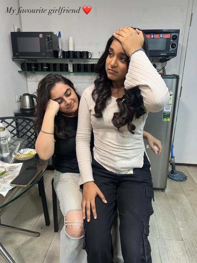 Ahead Of Itti Si Khushi Release, Sumbul Touqeer Shares BTS Moments From The Show 963663