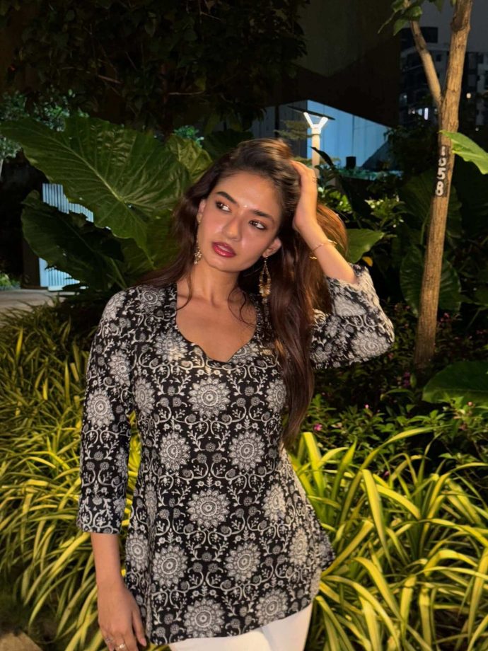 Anushka Sen’s Chic Monochrome Look 965567