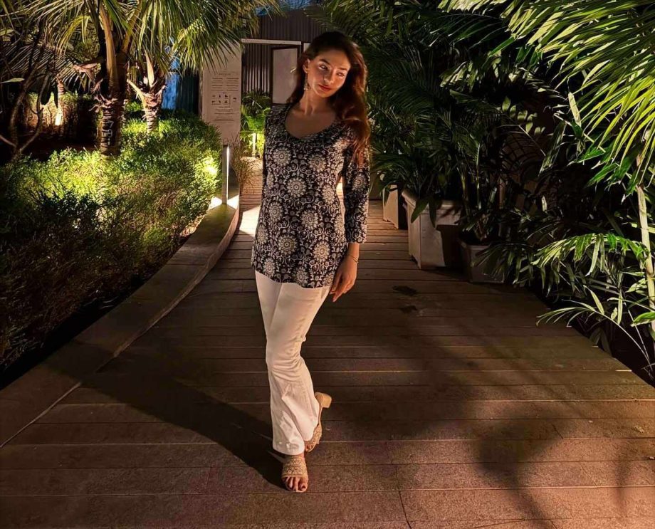Anushka Sen’s Chic Monochrome Look 965569