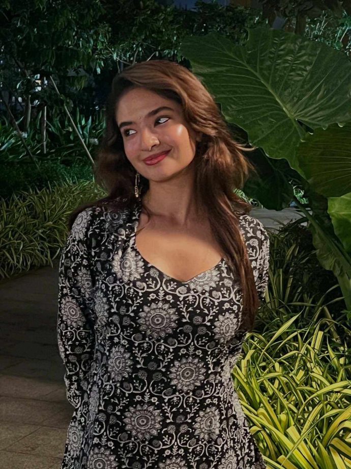 Anushka Sen’s Chic Monochrome Look 965570