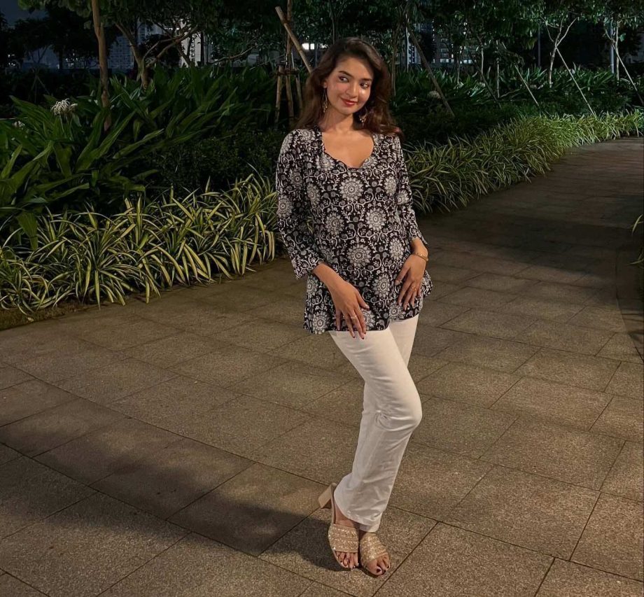 Anushka Sen’s Chic Monochrome Look 965571