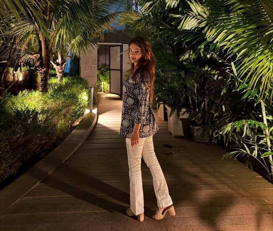 Anushka Sen’s Chic Monochrome Look 965572