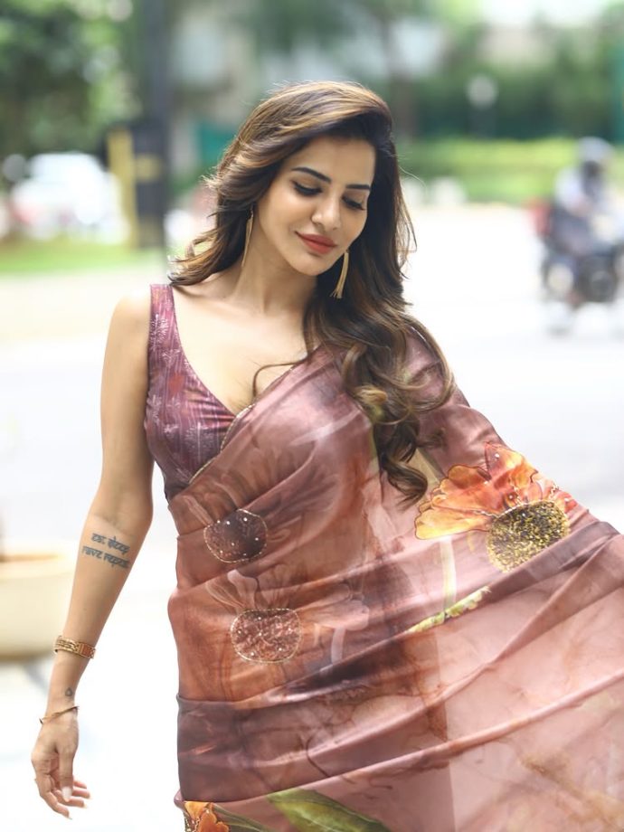 Ashu Reddy's Stunning Saree Look 961894