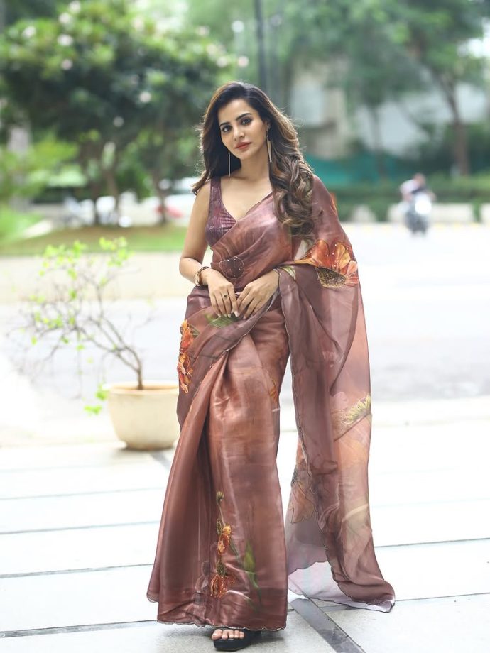 Ashu Reddy's Stunning Saree Look 961895