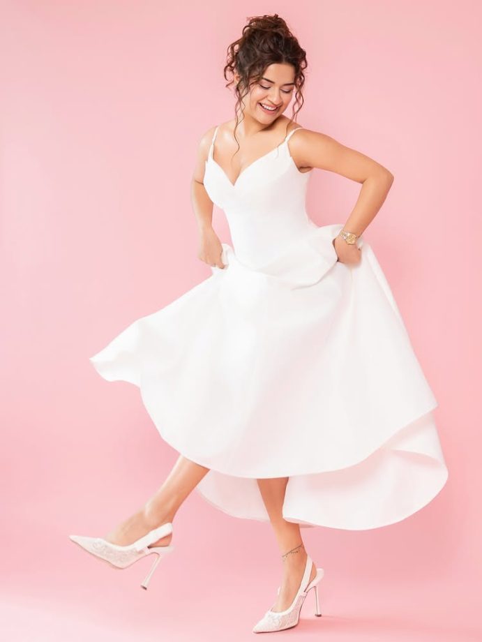 Avneet Kaur Dazzles in a Dreamy White Dress with Playful Charm 964348