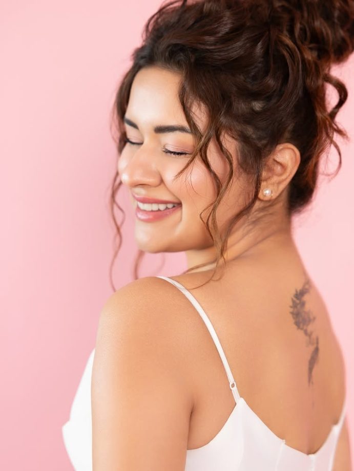 Avneet Kaur Dazzles in a Dreamy White Dress with Playful Charm 964341