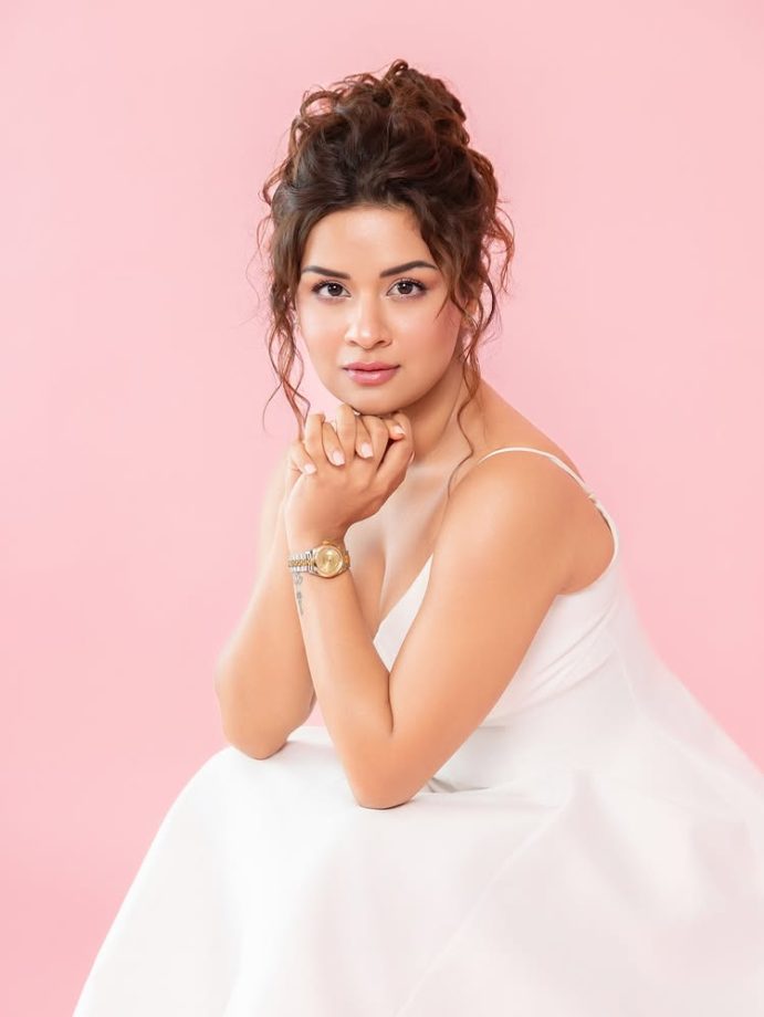 Avneet Kaur Dazzles in a Dreamy White Dress with Playful Charm 964346