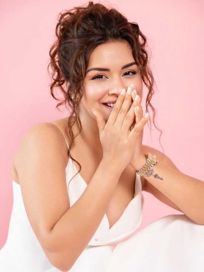 Avneet Kaur Dazzles in a Dreamy White Dress with Playful Charm 964347