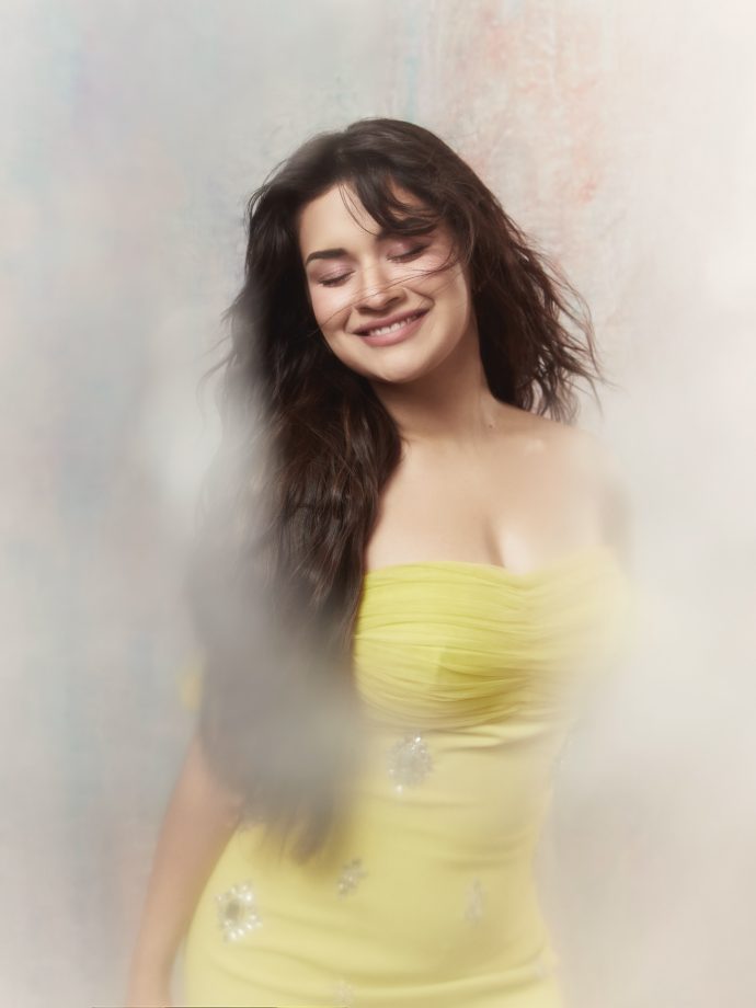 Avneet Kaur Redefines Princess Charm In Yellow Off-shoulder Bodycon Gown 965031