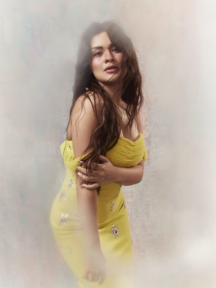 Avneet Kaur Redefines Princess Charm In Yellow Off-shoulder Bodycon Gown 965036