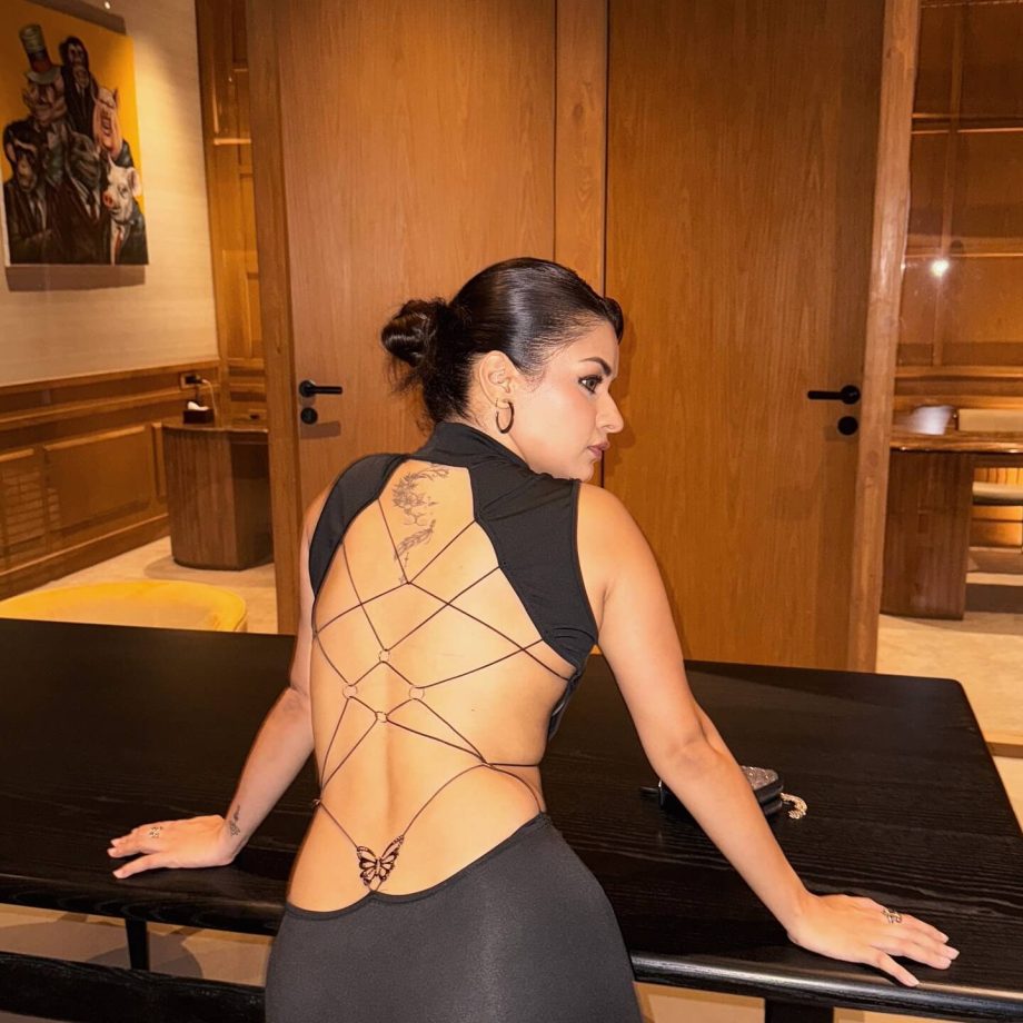 Avneet Kaur Sets the Internet Ablaze in a Bold Black Cut-Out Ensemble 965399