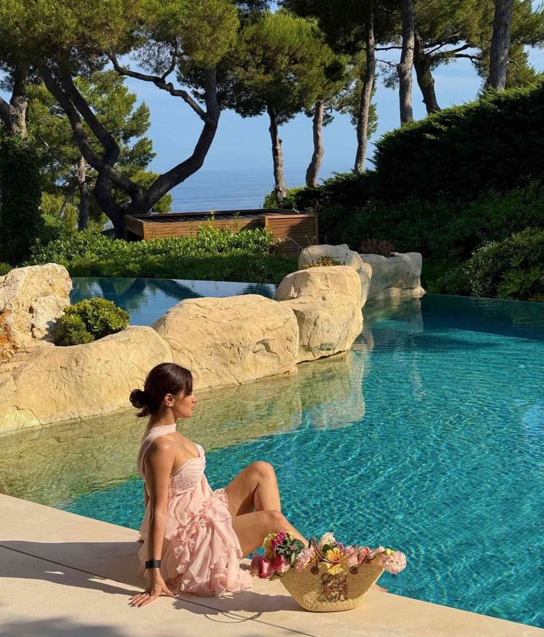 Avneet Kaur Shines in Rose at Grand-Hotel du Cap-Ferrat 961534