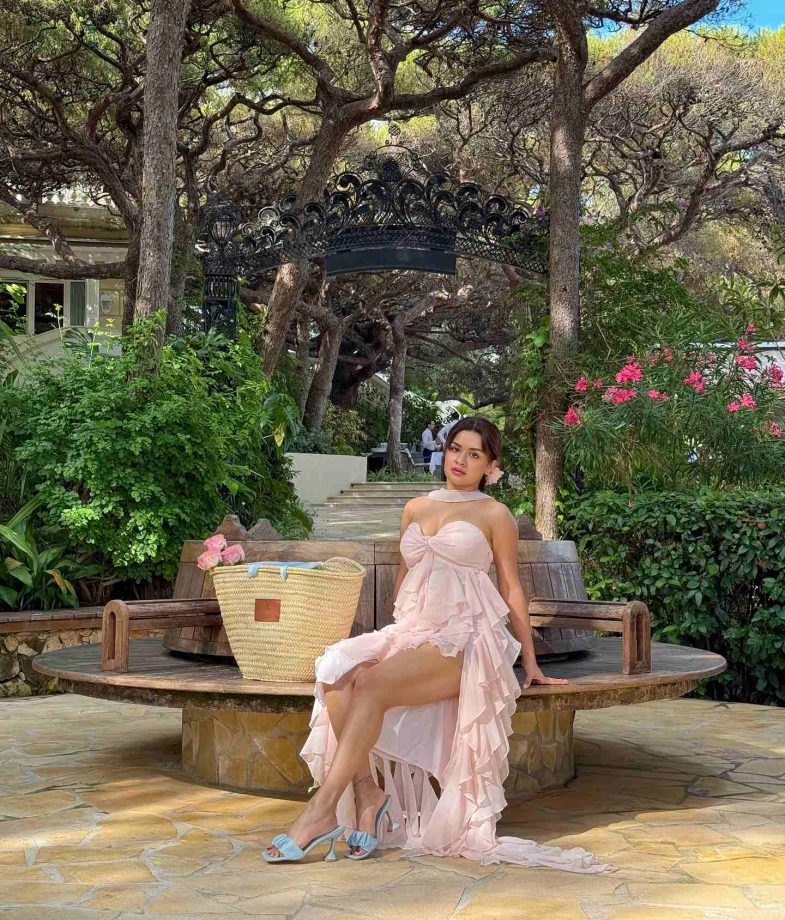 Avneet Kaur Shines in Rose at Grand-Hotel du Cap-Ferrat 961525