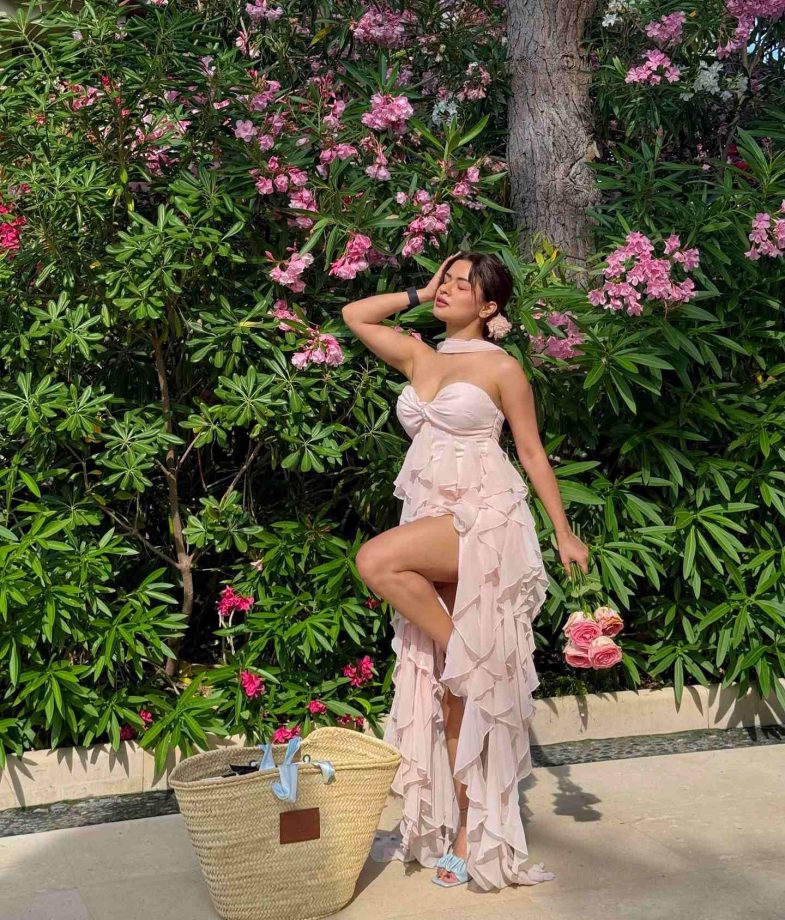 Avneet Kaur Shines in Rose at Grand-Hotel du Cap-Ferrat 961529