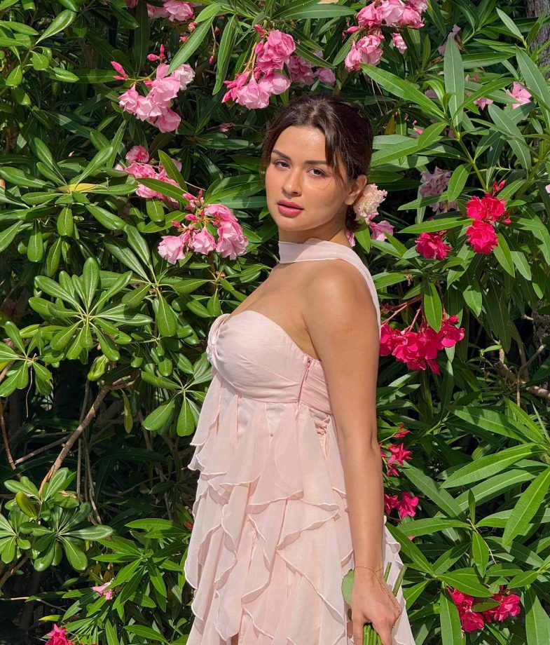 Avneet Kaur Shines in Rose at Grand-Hotel du Cap-Ferrat 961530