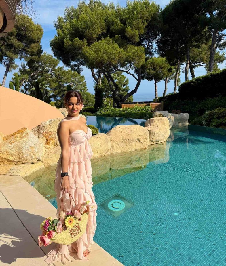 Avneet Kaur Shines in Rose at Grand-Hotel du Cap-Ferrat 961524