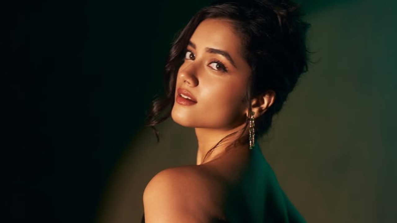 Bhagyashri Borse Shines in Kingdom: A Rising Star's Journey 962650
