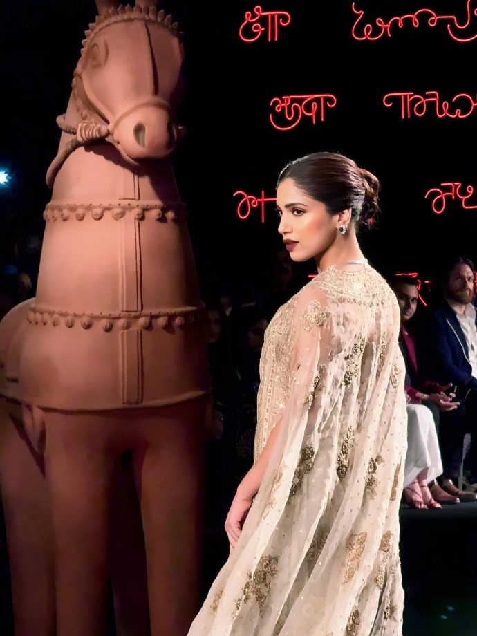 Bhumi Pednekar Stuns in a Royal Gold Co-Ord Lehenga Set 960535
