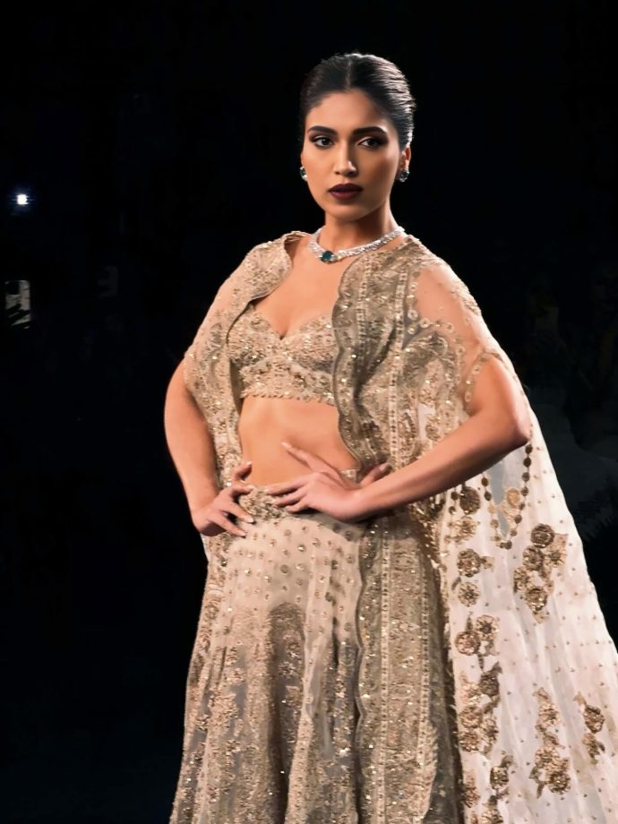 Bhumi Pednekar Stuns in a Royal Gold Co-Ord Lehenga Set 960539