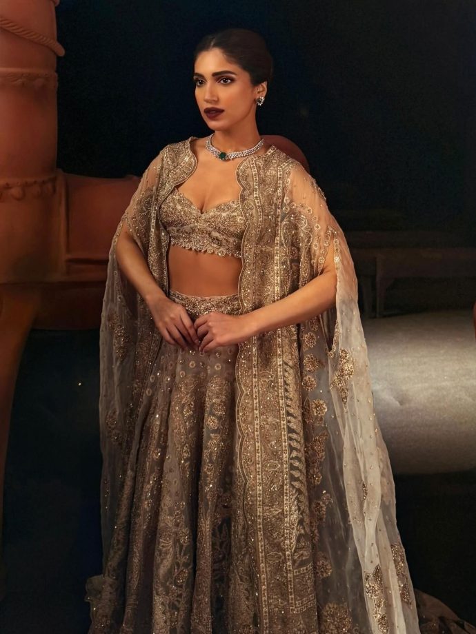 Bhumi Pednekar Stuns in a Royal Gold Co-Ord Lehenga Set 960540