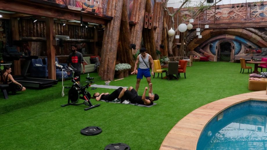 Bigg Boss 19: Gym Guru Abhishek Turns Love Guru For Awez & Nagma – Fun Banter Inside! 965465