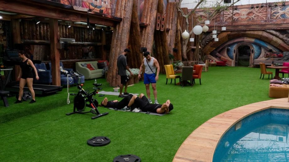Bigg Boss 19: Gym Guru Abhishek Turns Love Guru For Awez & Nagma – Fun Banter Inside! 965467