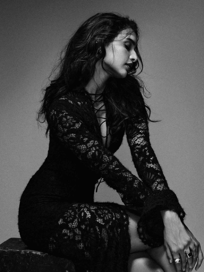 Bow, Slit, and Sheer Perfection—Tripti Dimri’s Night-Out Look 963215