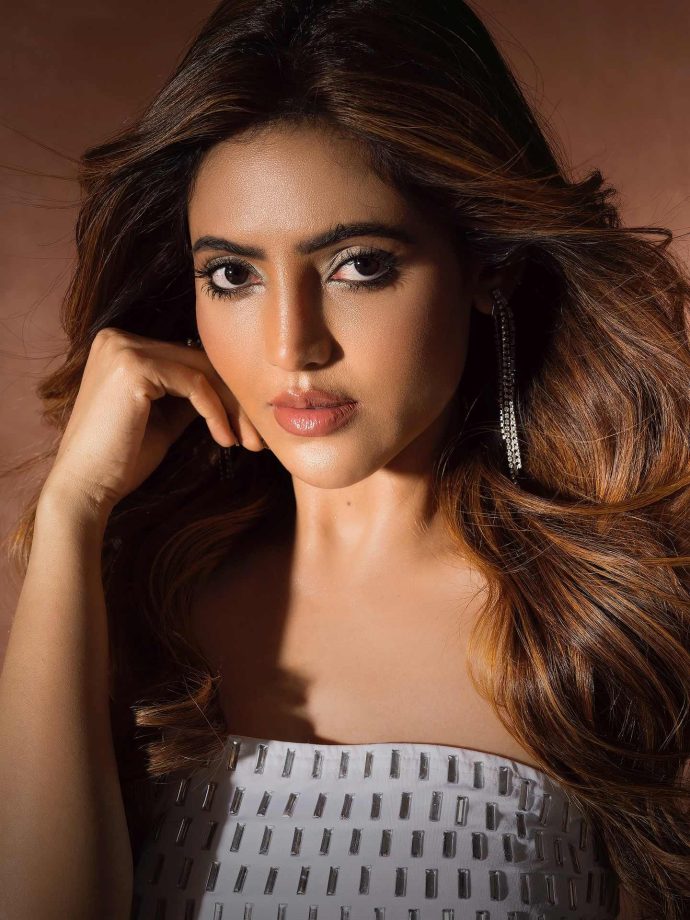 Catch the Sparkle: Athulyaa Ravi’s Eye-Catching Post 962961