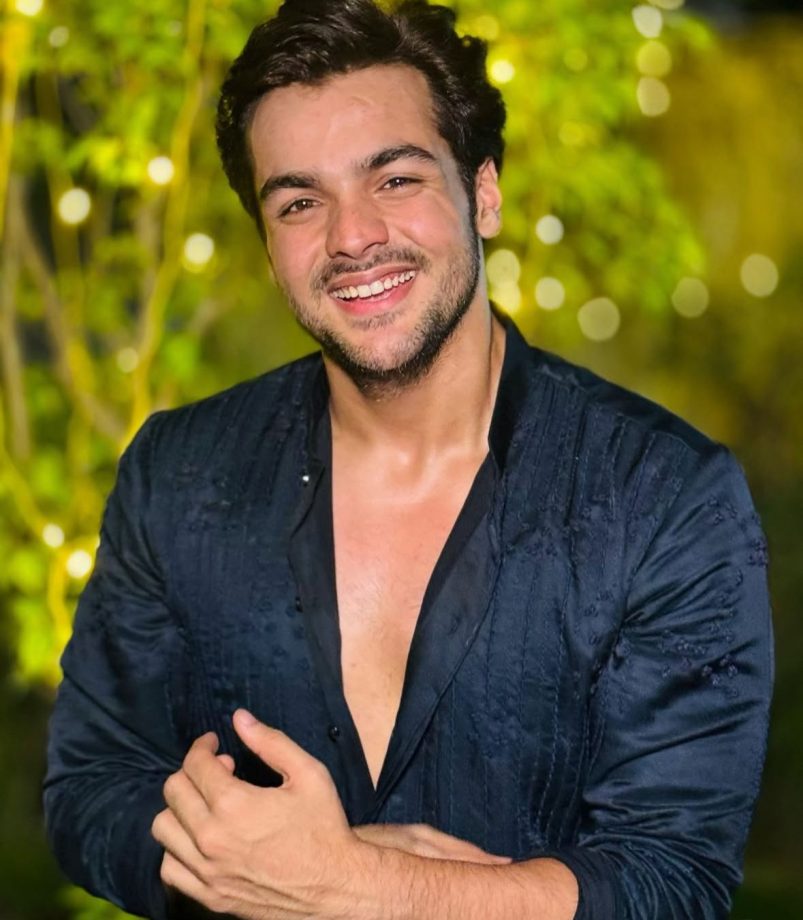 Celebrate Ganesh Chaturthi in Style: Ashish Chanchlani’s Top Traditional Outfit Picks 964260