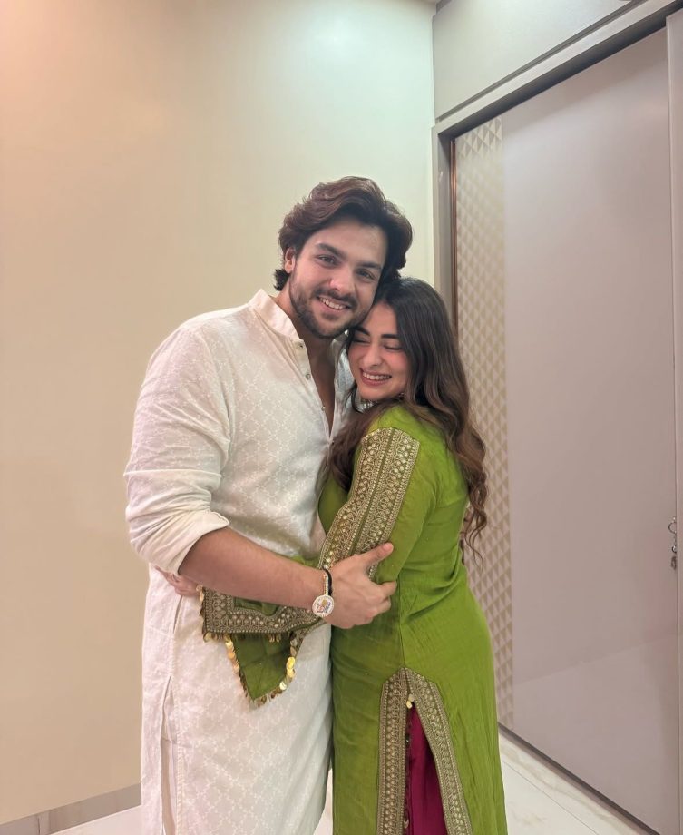 Celebrate Ganesh Chaturthi in Style: Ashish Chanchlani’s Top Traditional Outfit Picks 964262