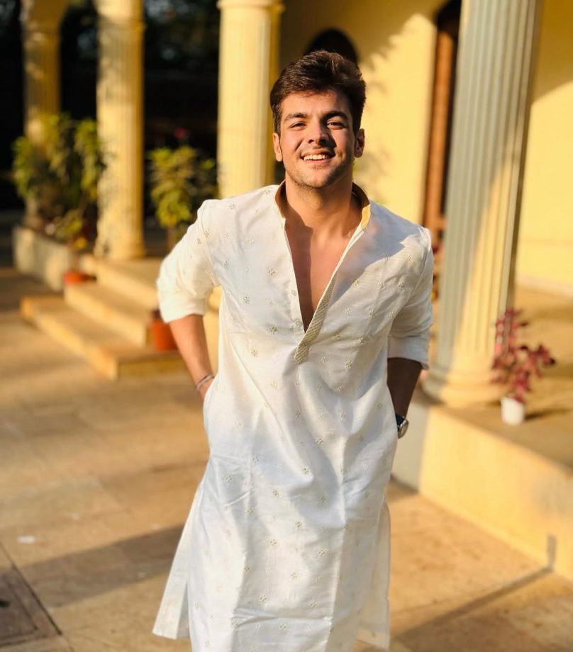 Celebrate Ganesh Chaturthi in Style: Ashish Chanchlani’s Top Traditional Outfit Picks 964258