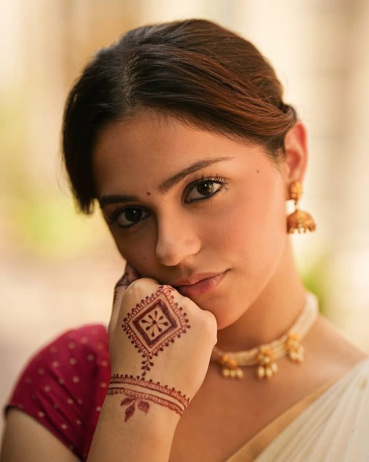 Celebrity -Inspired Mehendi Designs for Raksha Bandhan 961689