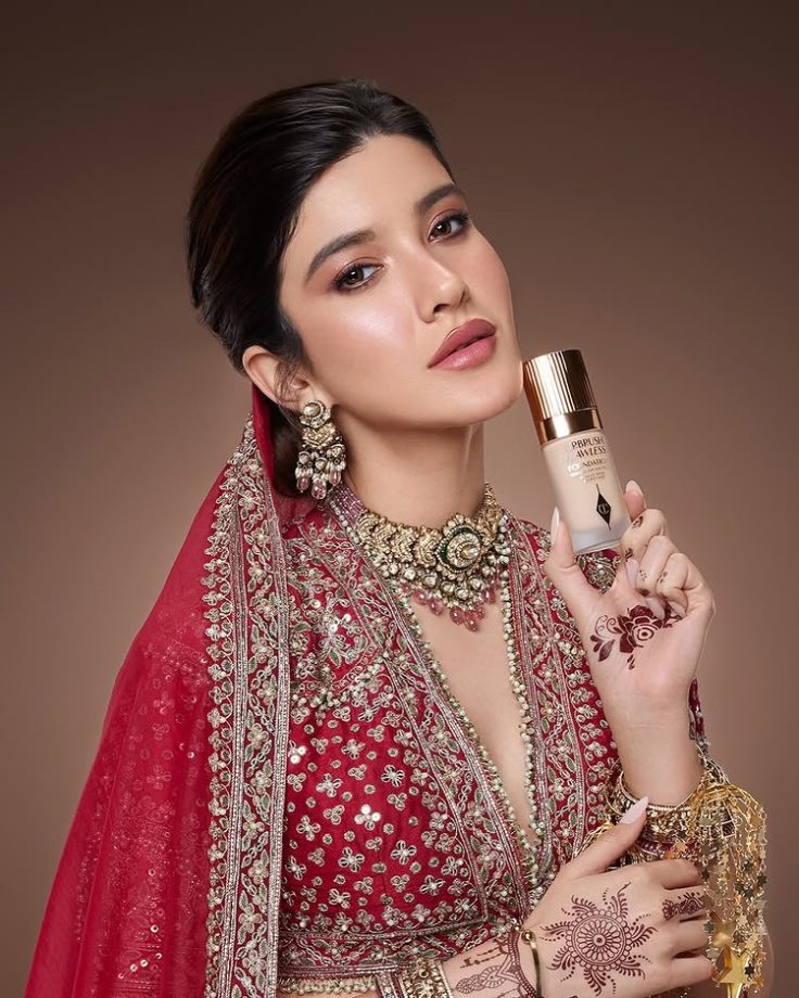 Celebrity -Inspired Mehendi Designs for Raksha Bandhan 961682