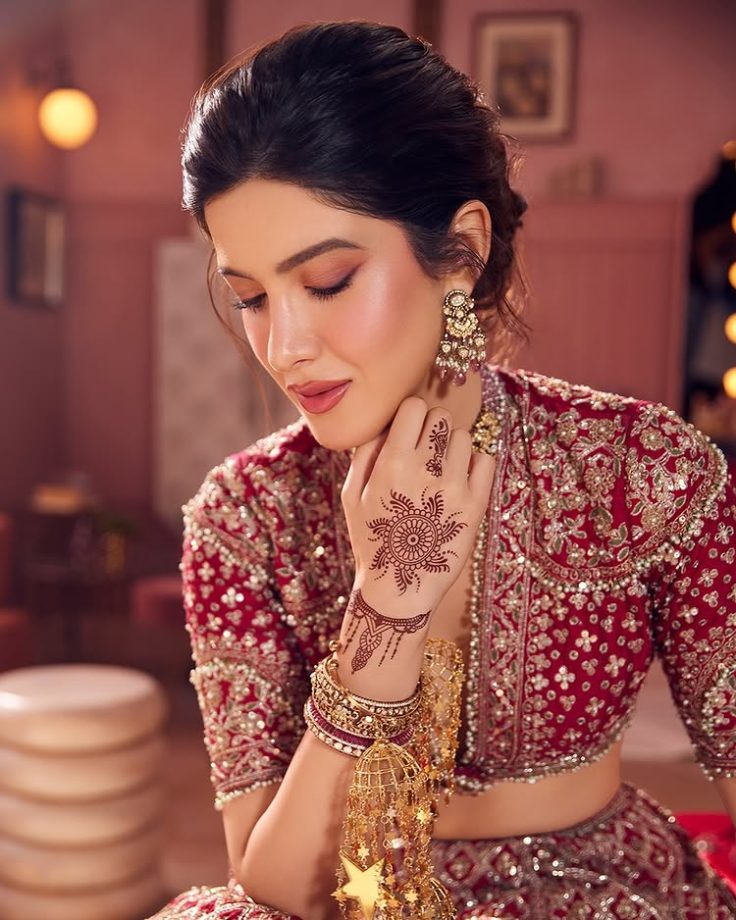 Celebrity -Inspired Mehendi Designs for Raksha Bandhan 961684