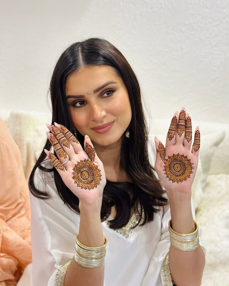 Celebrity -Inspired Mehendi Designs for Raksha Bandhan 961688