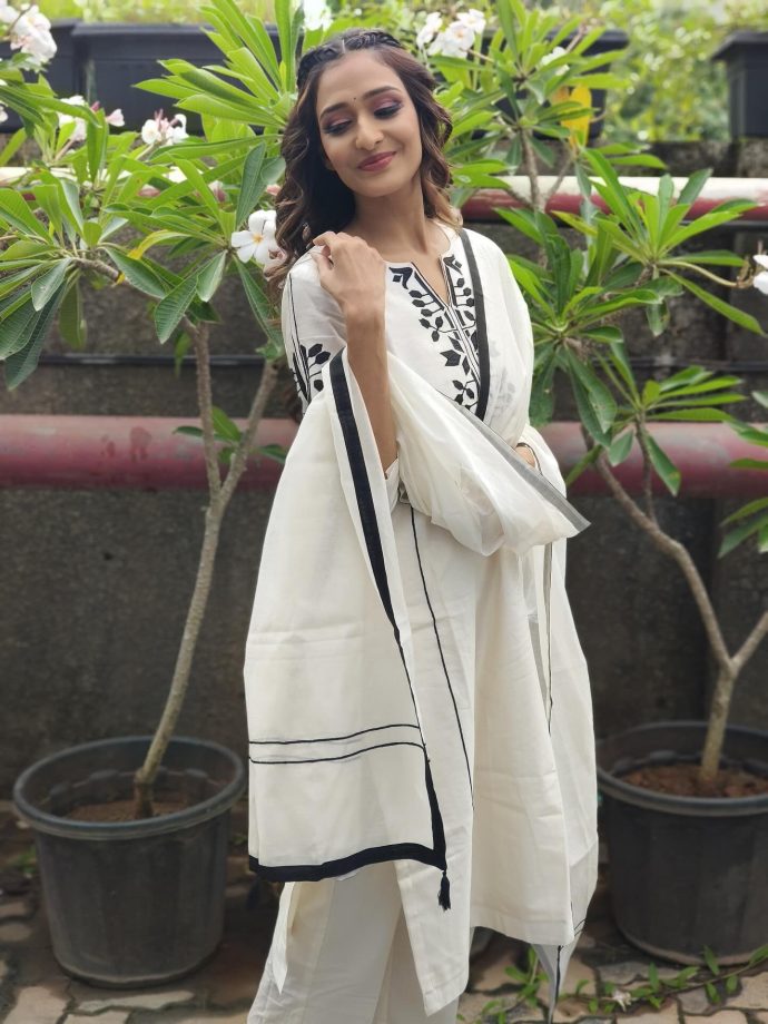 Chhoriyan Chali Gaon: Aishwarya Khare’s Graceful Style 961812