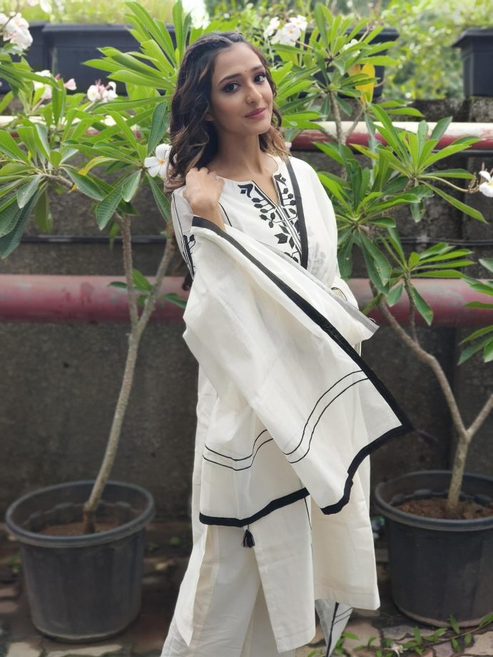 Chhoriyan Chali Gaon: Aishwarya Khare’s Graceful Style 961813