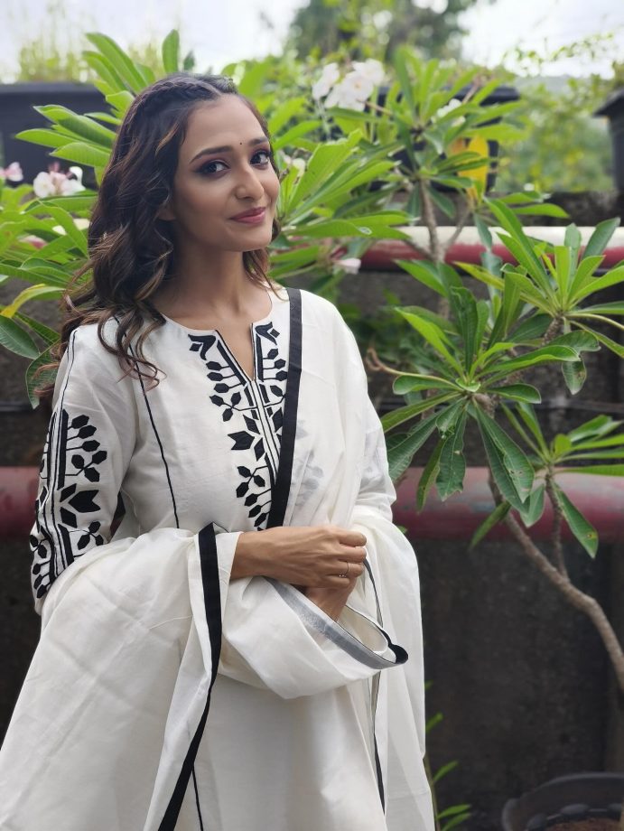 Chhoriyan Chali Gaon: Aishwarya Khare’s Graceful Style 961811
