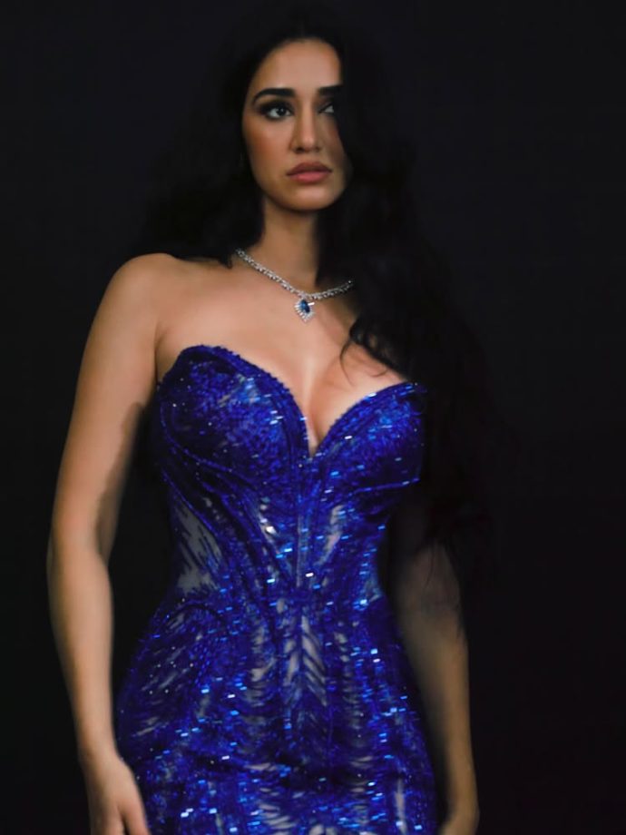 Disha Patani Stuns in a Striking Royal Blue Gown 962221