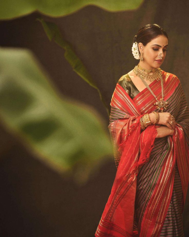 Genelia Deshmukh Radiates Grace in a Traditional Nauvari Saree for Ganesh Chaturthi 965557