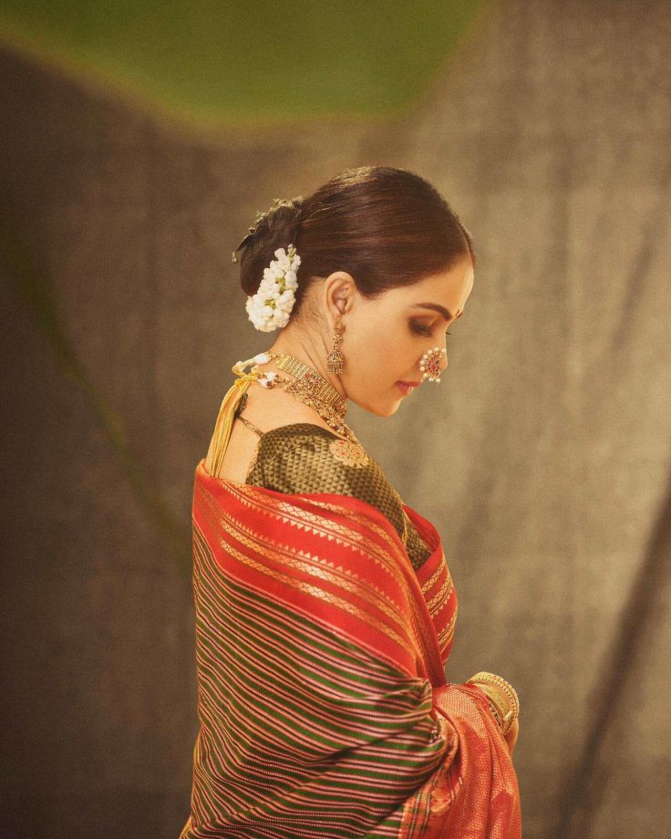 Genelia Deshmukh Radiates Grace in a Traditional Nauvari Saree for Ganesh Chaturthi 965559